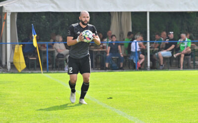 HONZA ZÁMORSKÝ MĚNÍ DRES